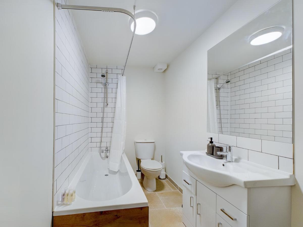 Duplex Redhill Town Centre Apt By Livingo Stays Exteriör bild