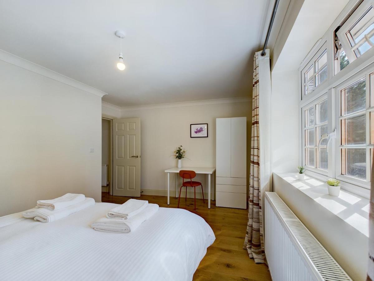 Duplex Redhill Town Centre Apt By Livingo Stays Exteriör bild