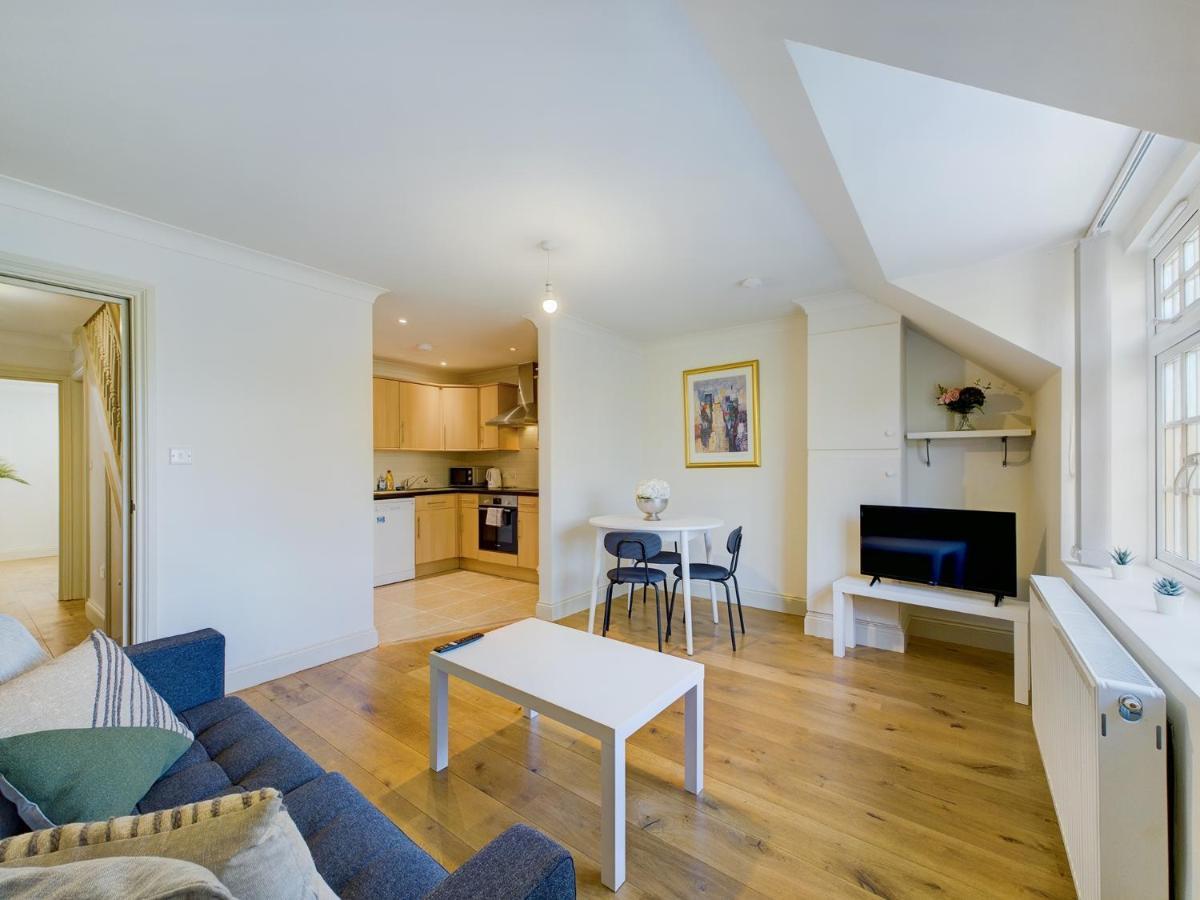 Duplex Redhill Town Centre Apt By Livingo Stays Exteriör bild