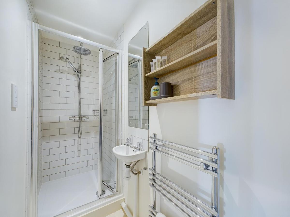 Duplex Redhill Town Centre Apt By Livingo Stays Exteriör bild