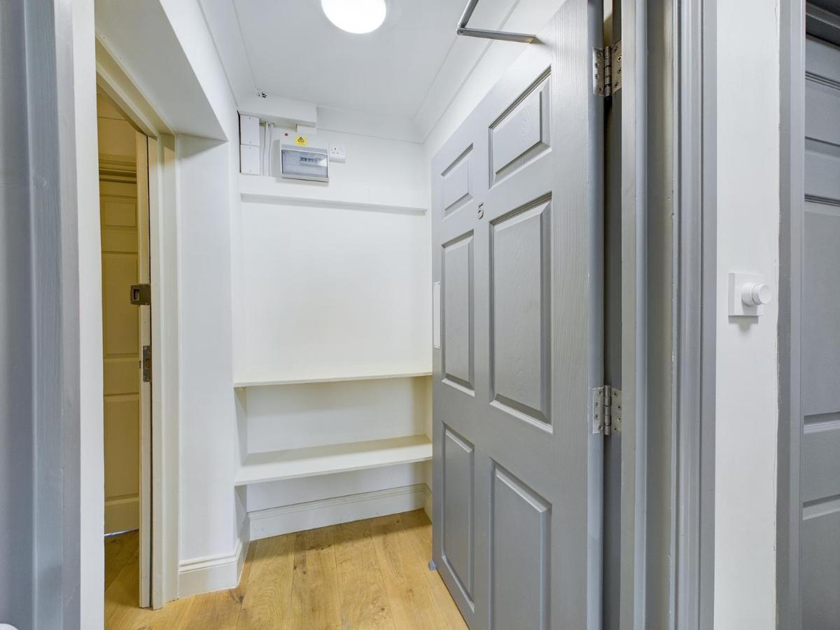 Duplex Redhill Town Centre Apt By Livingo Stays Exteriör bild
