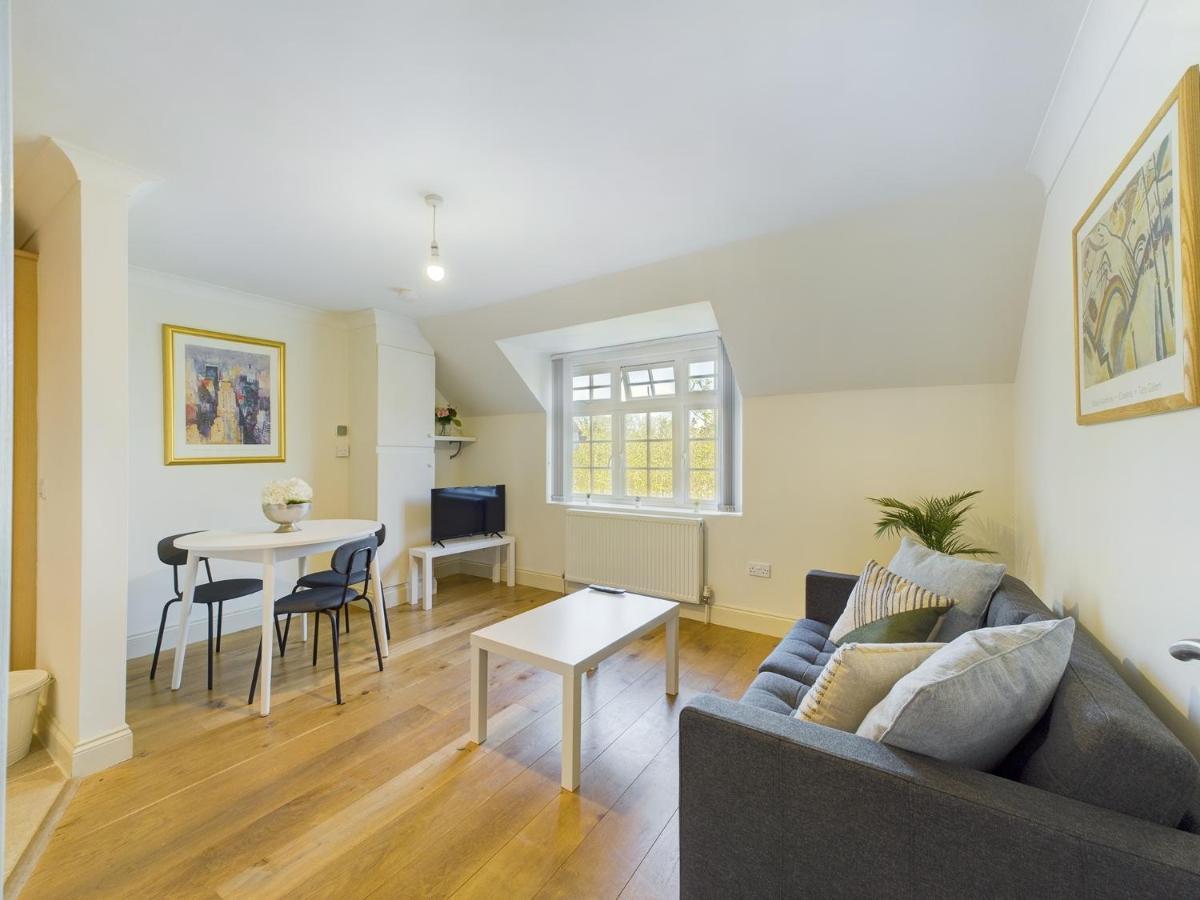 Duplex Redhill Town Centre Apt By Livingo Stays Exteriör bild