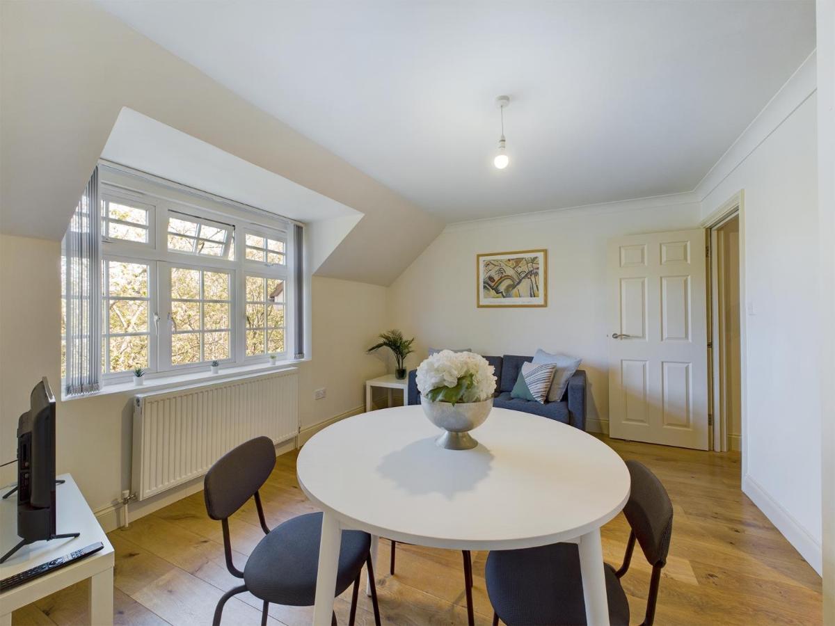 Duplex Redhill Town Centre Apt By Livingo Stays Exteriör bild